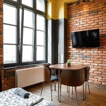 Close Golden Wroclaw&k28 Wroclaw