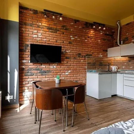 Close Golden Wroclaw&k28 Daire *